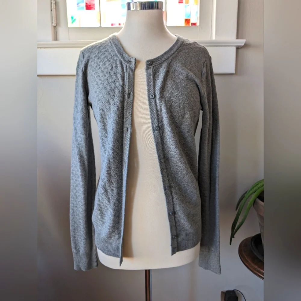 Ladie's Cardigan - Picture 1 of 2